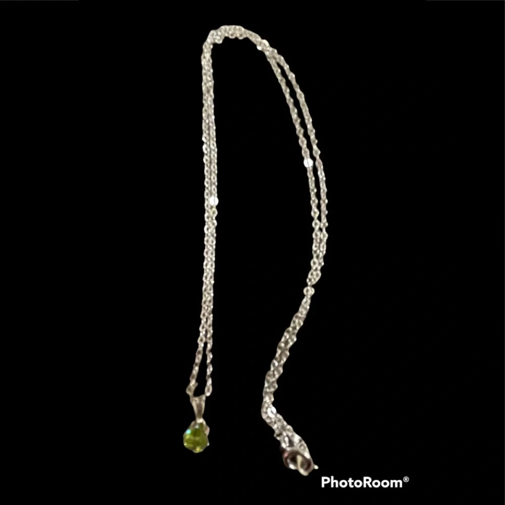 Classic Round Peridot Solitaire Pendant-August Birthstone - Picture 1 of 1